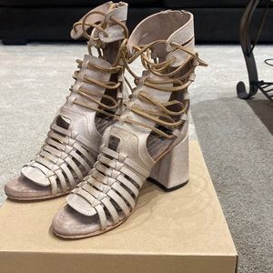 Freebird Tess taupe size 10